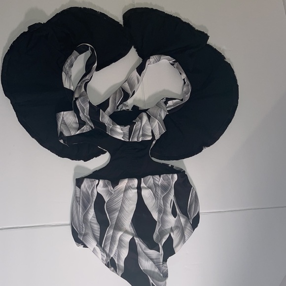 AZULU ruffle one piece Swimsuit New L - Picture 8 of 11